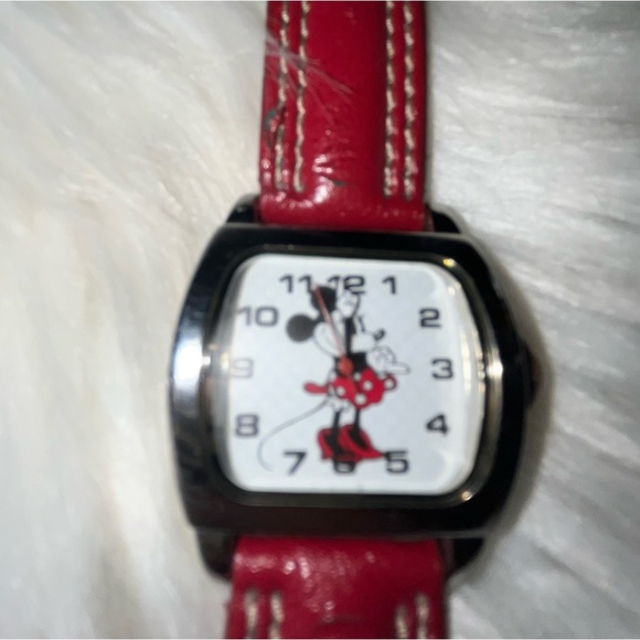 Disney watch by Seiko Minnie Mouse stainless steel red strap with comics - Picture 2 of 12